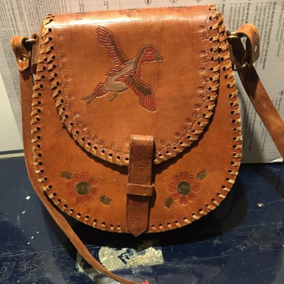 VINTAGE TOOLED LEATHER SMALL SADDLE HANDBAGS - Picture 5 of 10